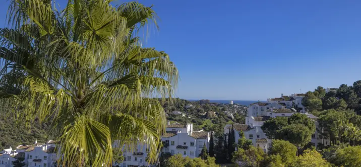 Venta de apartamento en planta media en Benahavís 1