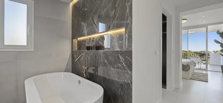 Venta de apartamento en planta media en Benahavís 3