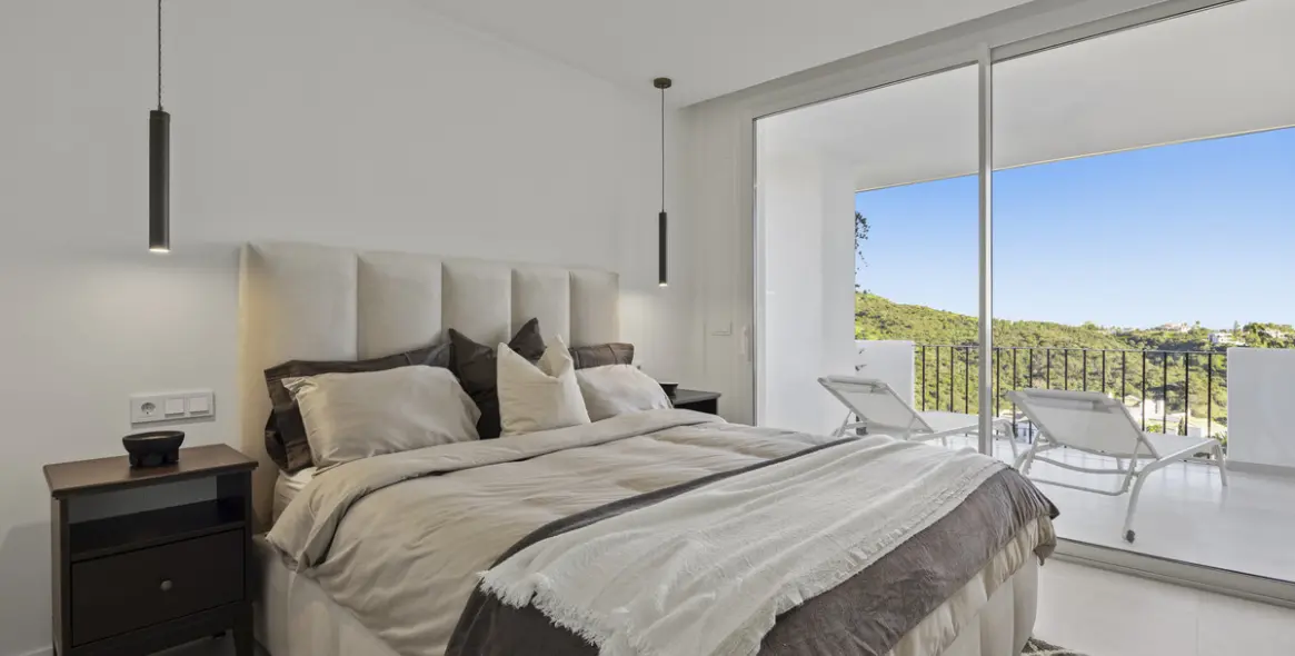 Venta de apartamento en planta media en Benahavís 5