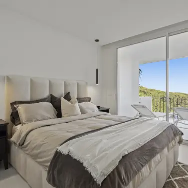 Venta de apartamento en planta media en Benahavís