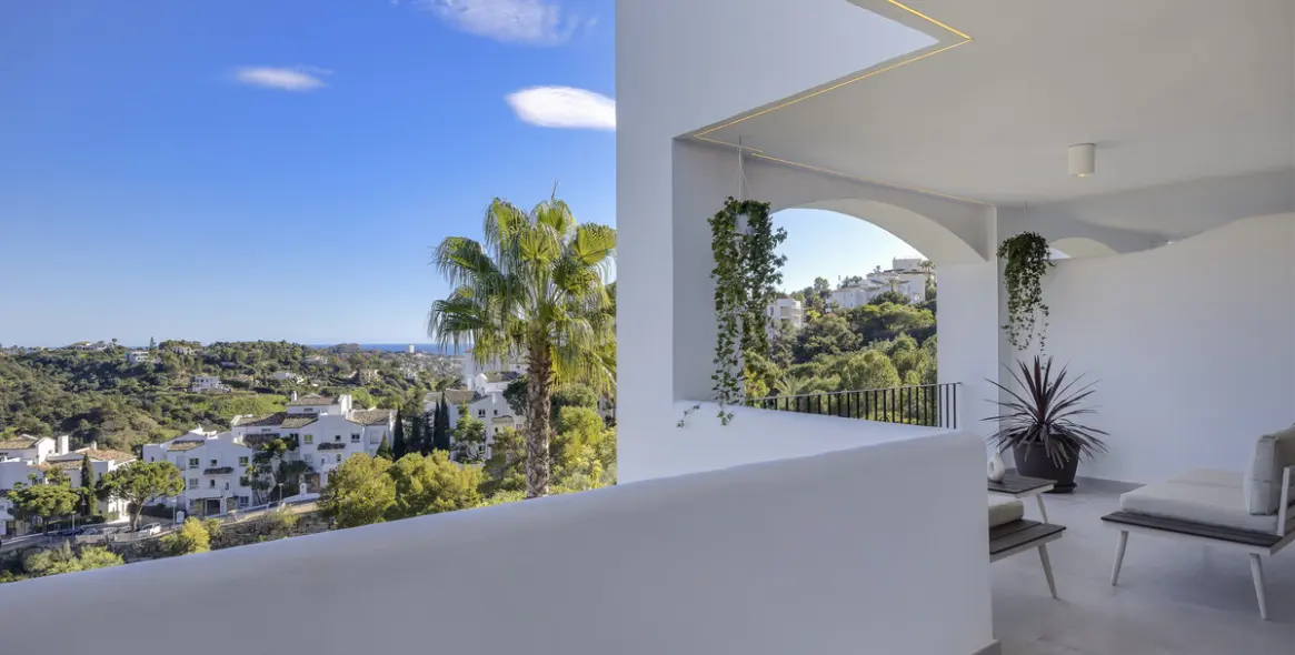 Venta de apartamento en planta media en Benahavís 7