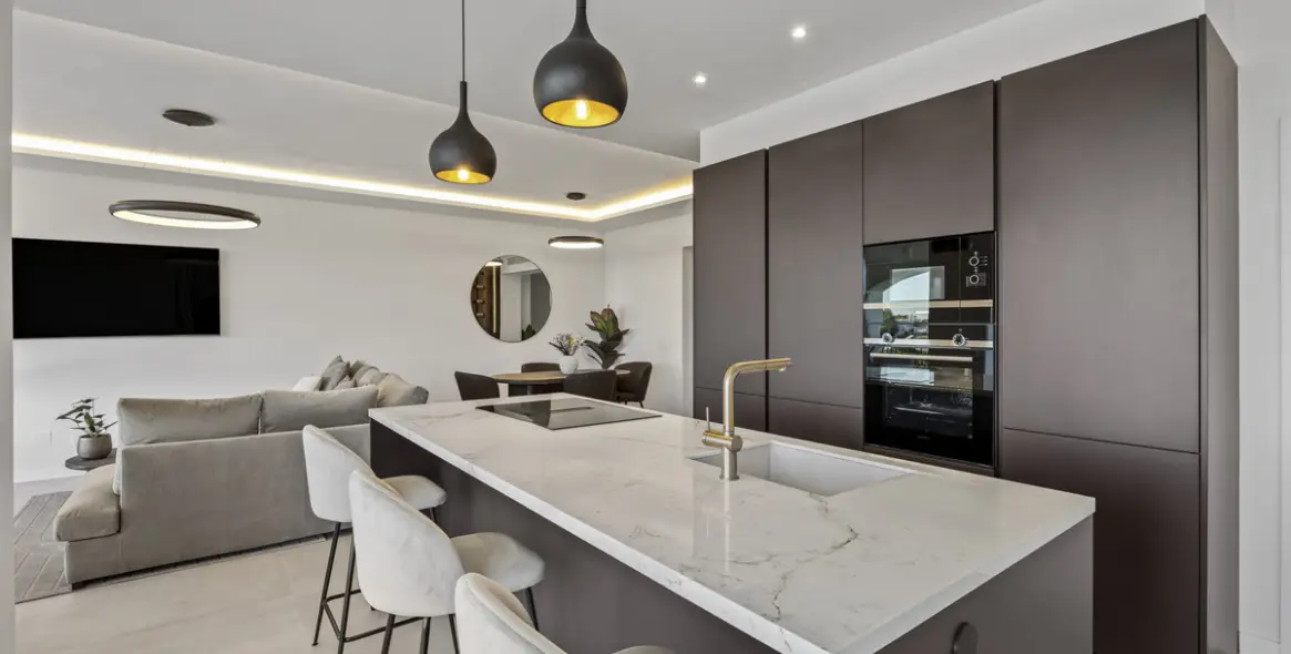 Venta de apartamento en planta media en Benahavís 16