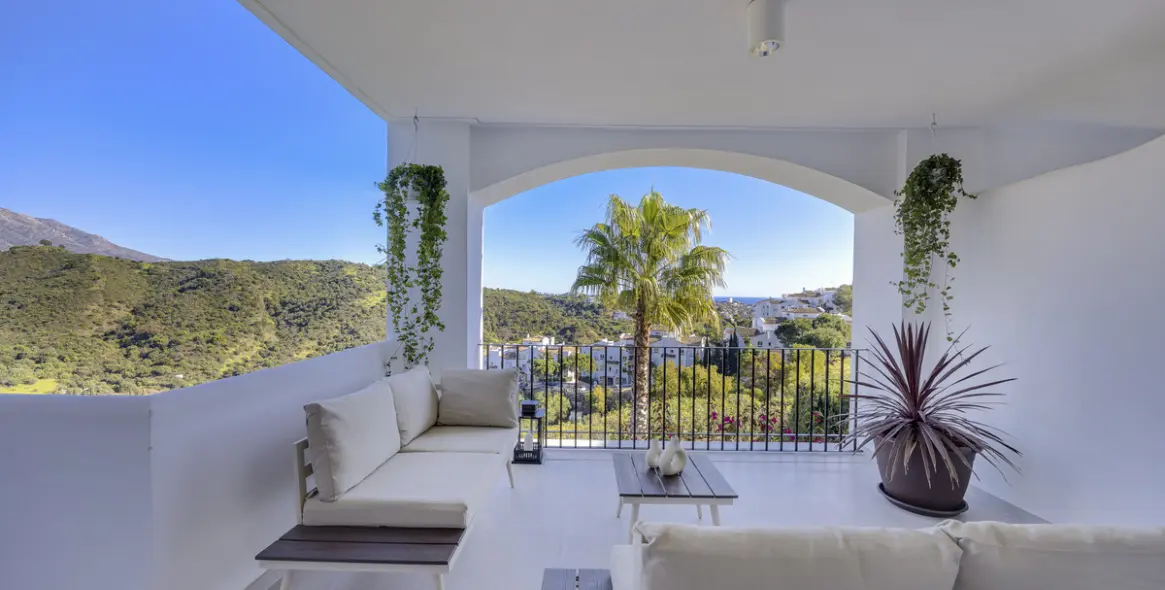 Venta de apartamento en planta media en Benahavís 19