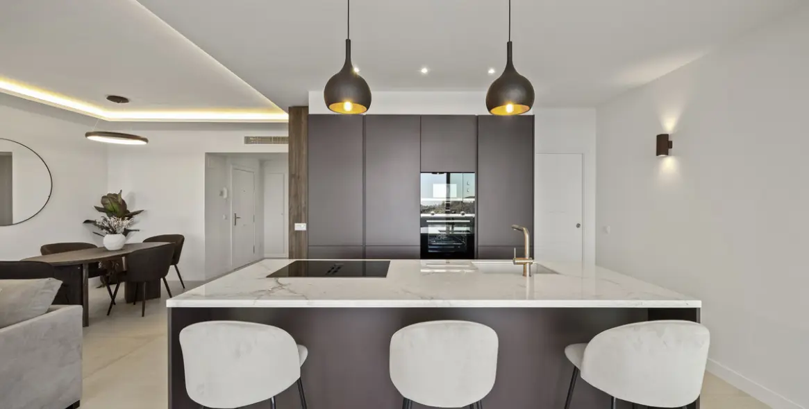 Venta de apartamento en planta media en Benahavís 20