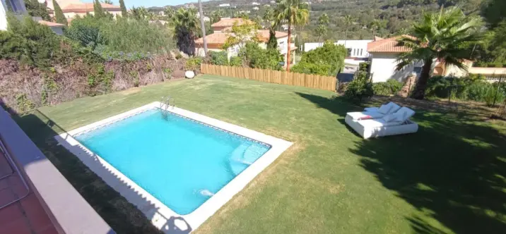 Venta de villa independiente en Cajiz 0