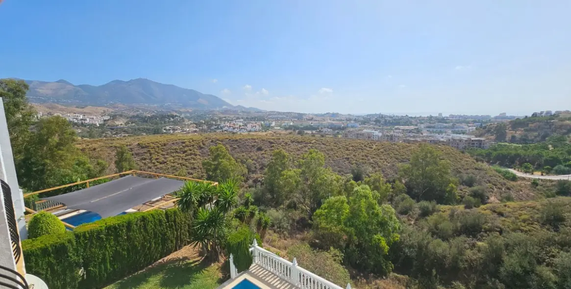 Sale of detached villa in Mijas Costa 44