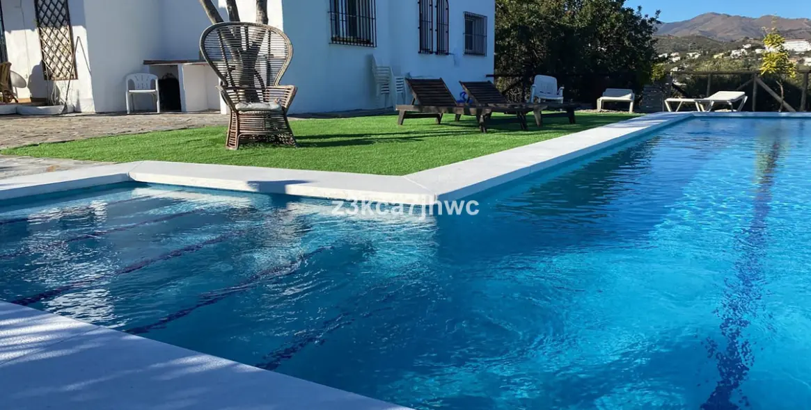 Venta de villa independiente en Estepona 1