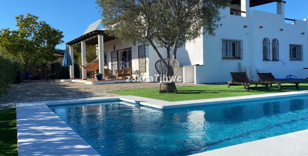 Venta de villa independiente en Estepona 2