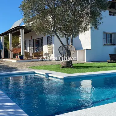 Venta de villa independiente en Estepona