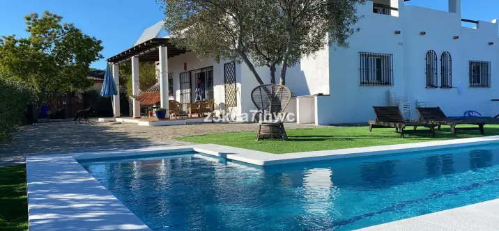 Venta de villa independiente en Estepona 1