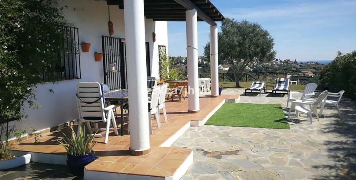 Venta de villa independiente en Estepona 3