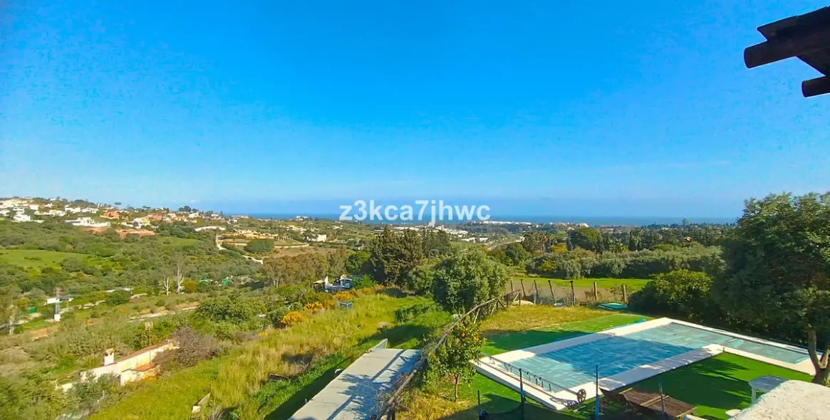 Sale of detached villa in Estepona 26