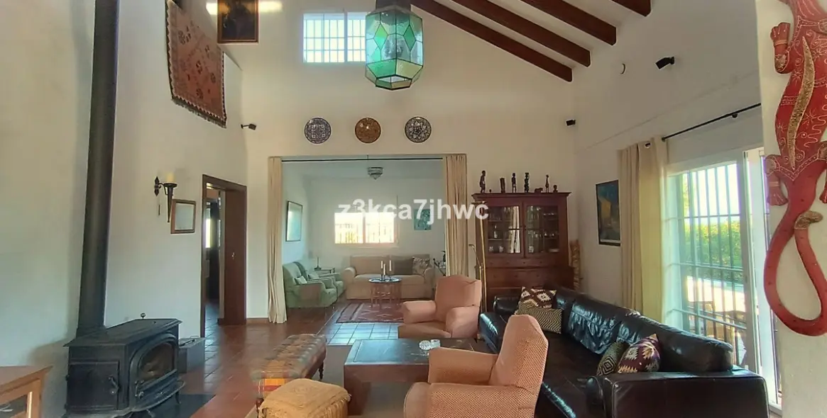 Sale of detached villa in Estepona 27