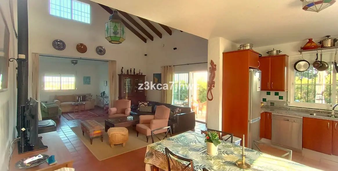 Sale of detached villa in Estepona 30