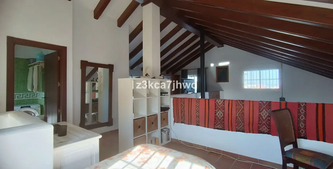 Sale of detached villa in Estepona 39