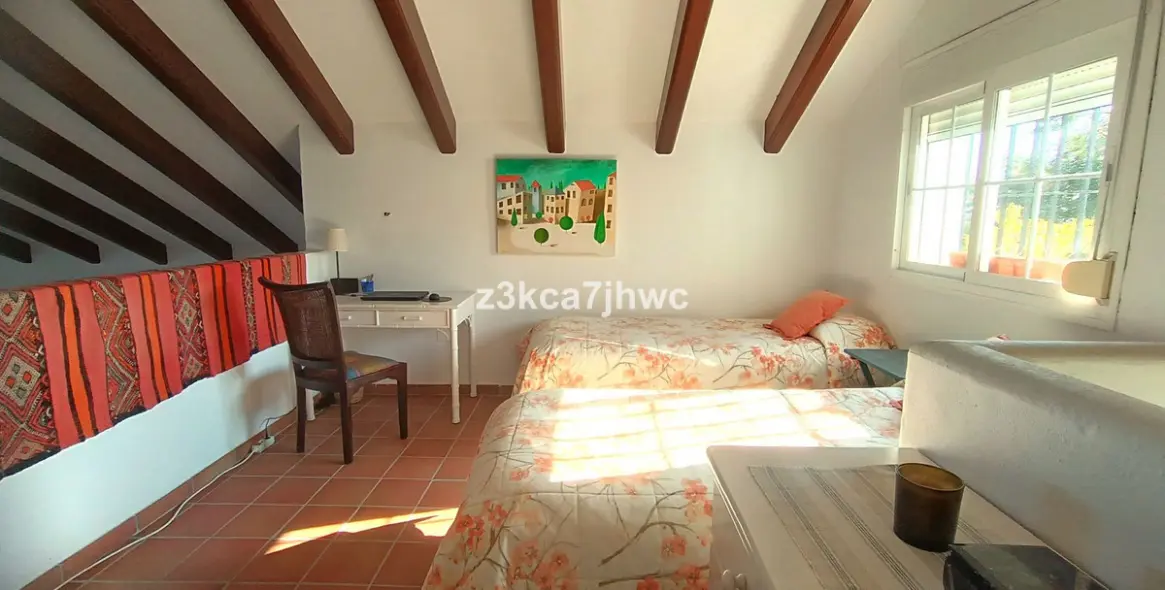 Sale of detached villa in Estepona 40