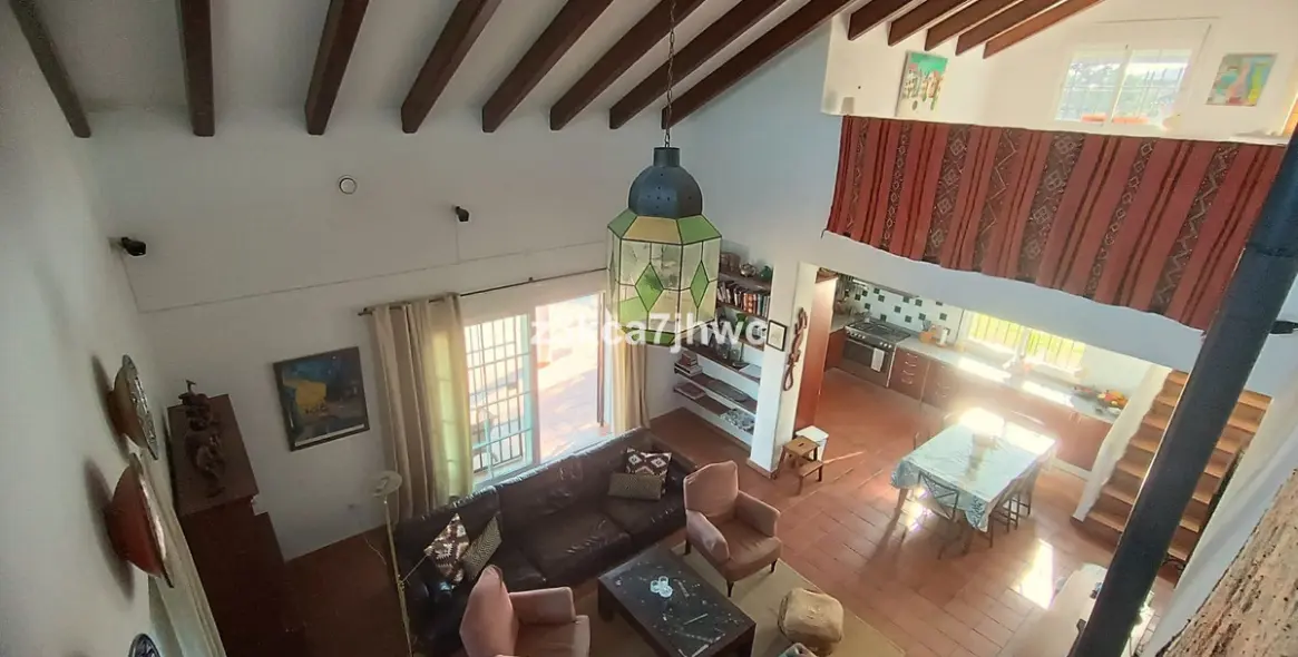 Sale of detached villa in Estepona 43