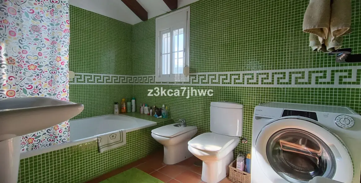 Sale of detached villa in Estepona 46