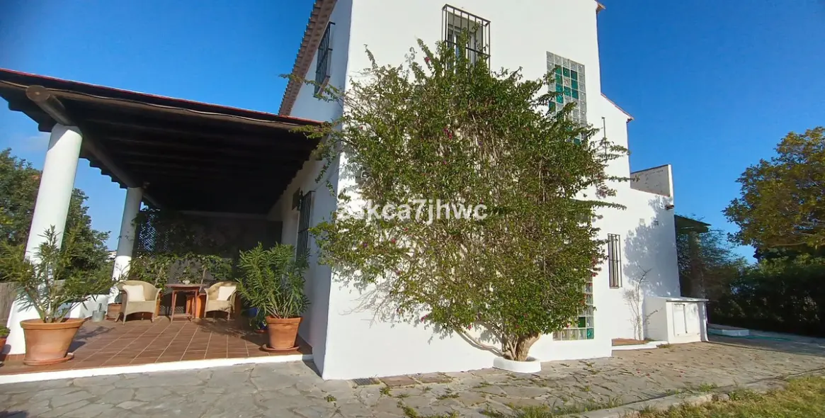 Sale of detached villa in Estepona 47