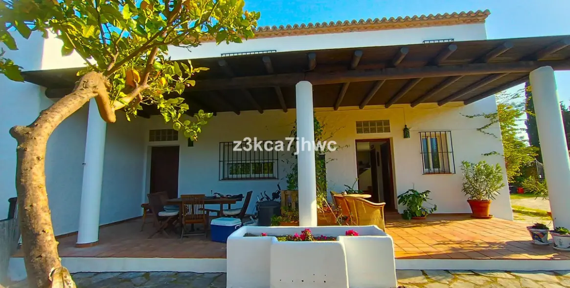 Sale of detached villa in Estepona 48