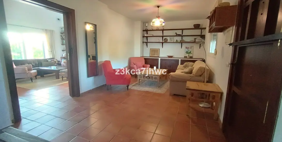 Sale of detached villa in Estepona 57