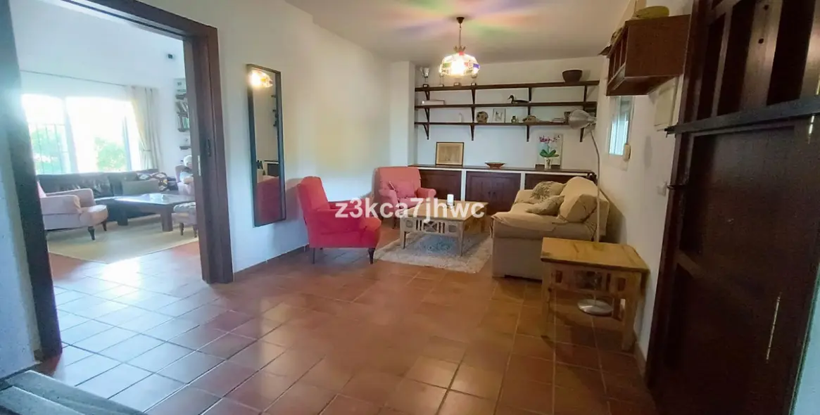 Sale of detached villa in Estepona 60
