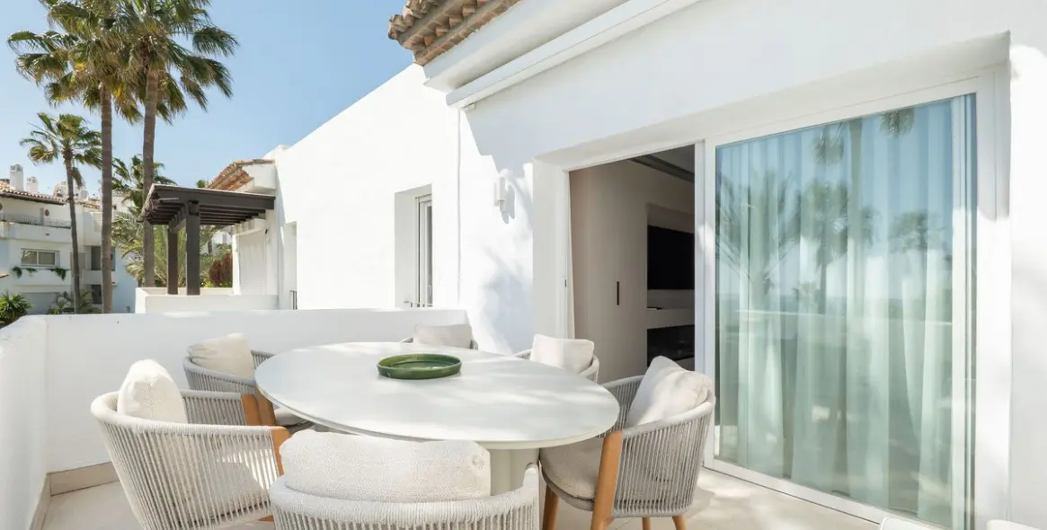 Venta de apartamento en planta media en Costalita 3