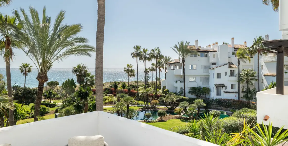 Venta de apartamento en planta media en Costalita 7