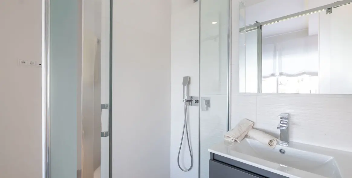 Venta de apartamento en planta media en Costalita 11