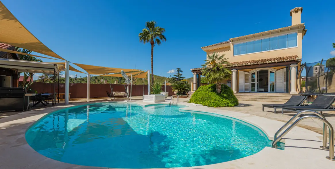 Venta de villa independiente en Puerto de la Torre 1