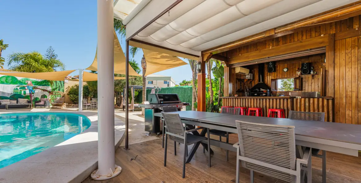 Venta de villa independiente en Puerto de la Torre 11