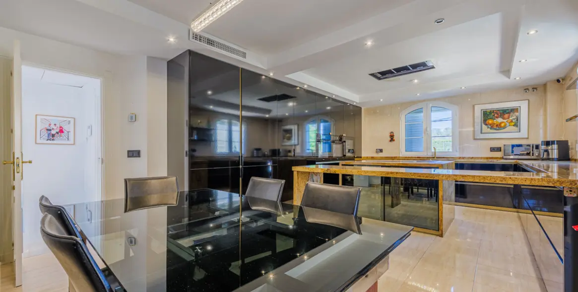 Venta de villa independiente en Puerto de la Torre 14