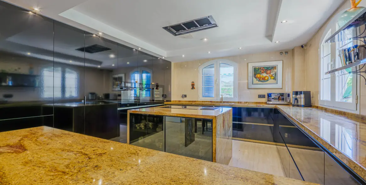 Venta de villa independiente en Puerto de la Torre 15