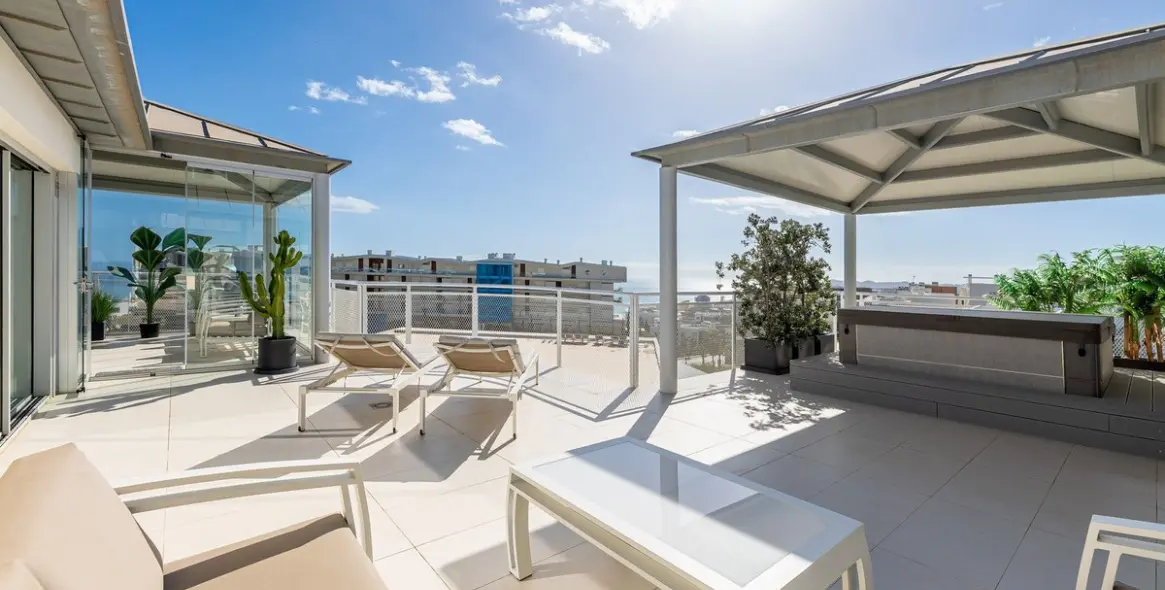 Venta de ático en Higueron 10