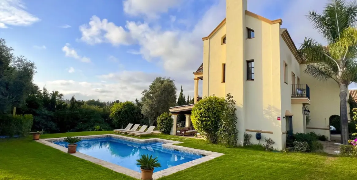 Venta de villa independiente en San Pedro de Alcántara 1
