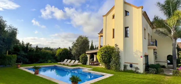 Venta de villa independiente en San Pedro de Alcántara 0