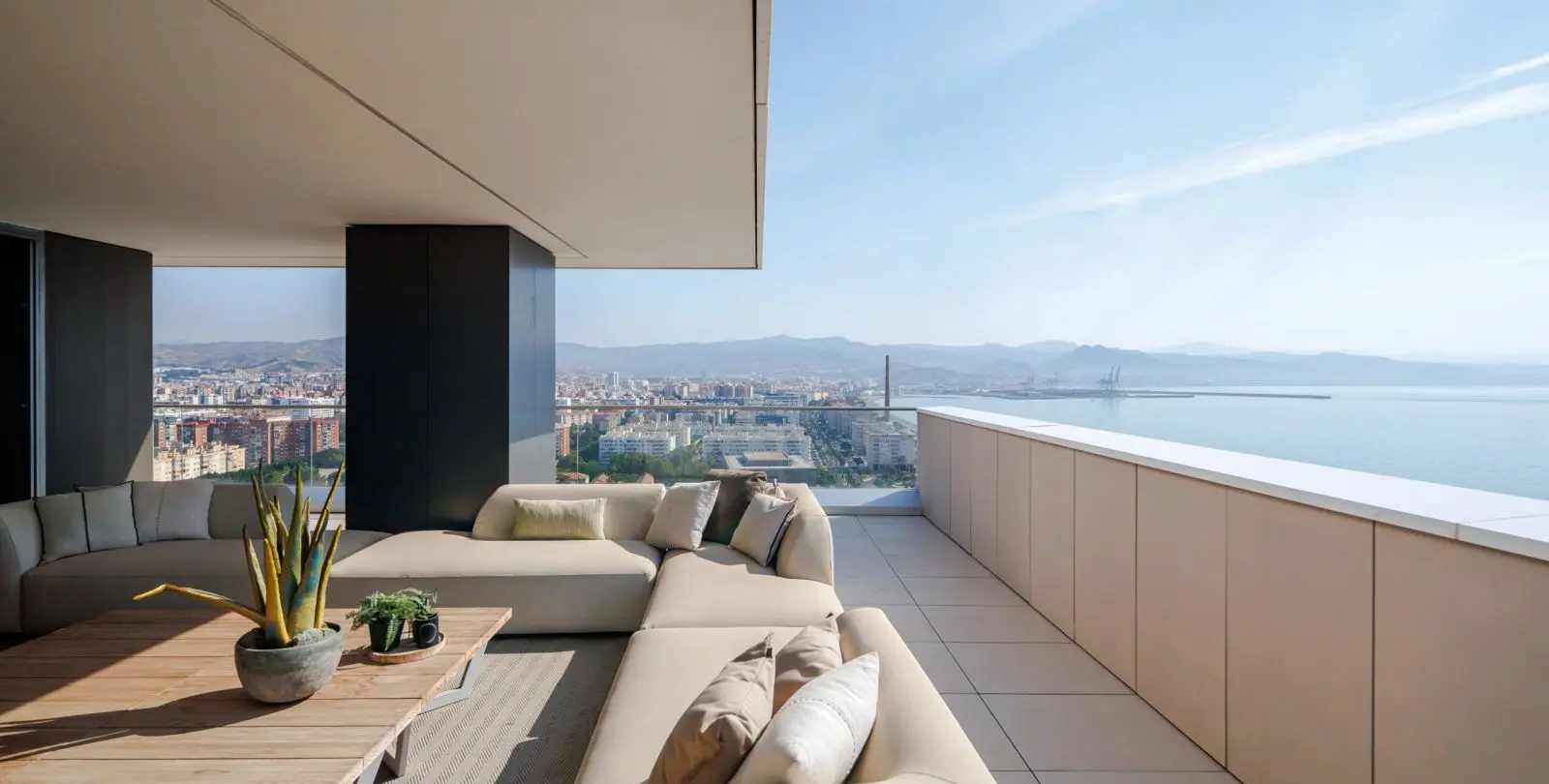 Sale of penthouse in Málaga Centro 36