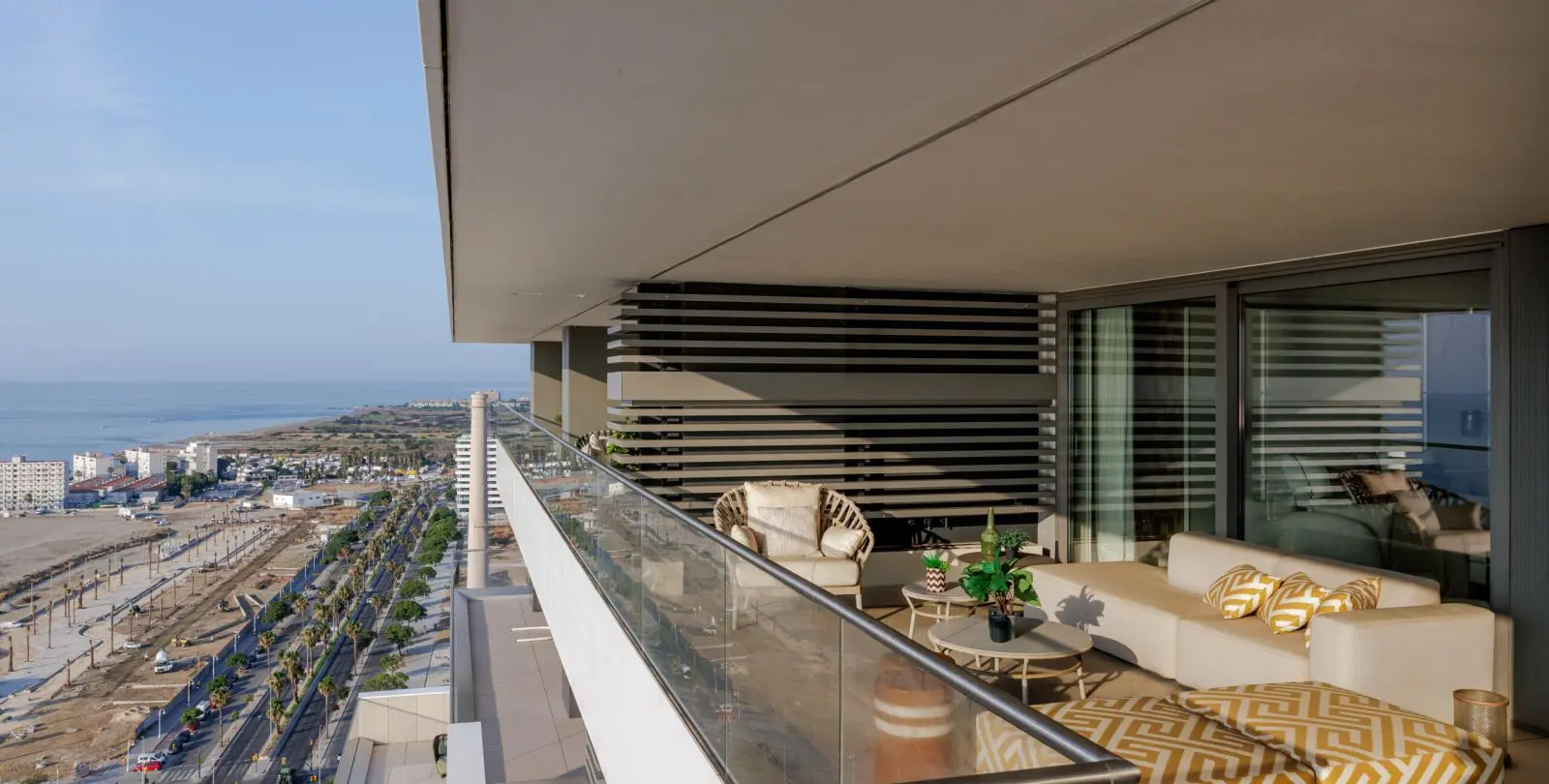 Sale of penthouse in Málaga Centro 64