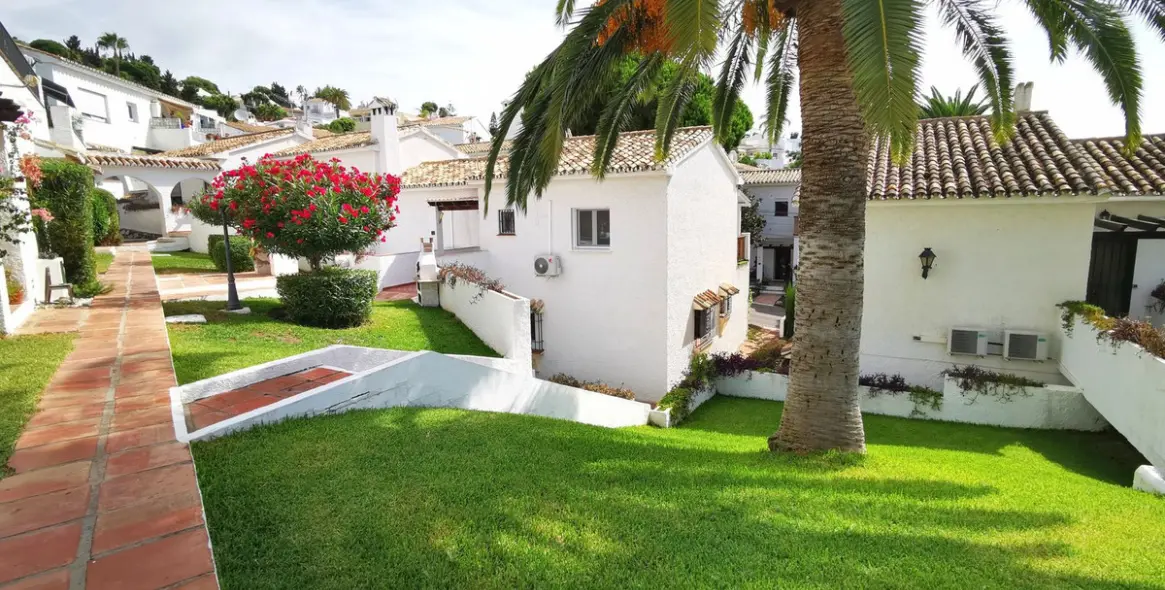 Sale of middle floor apartment in Benalmadena 1