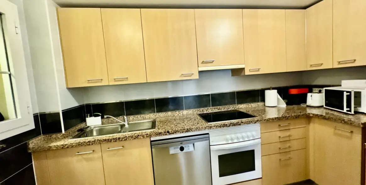 Продажа апартаментов на среднем этаже в Estepona 5