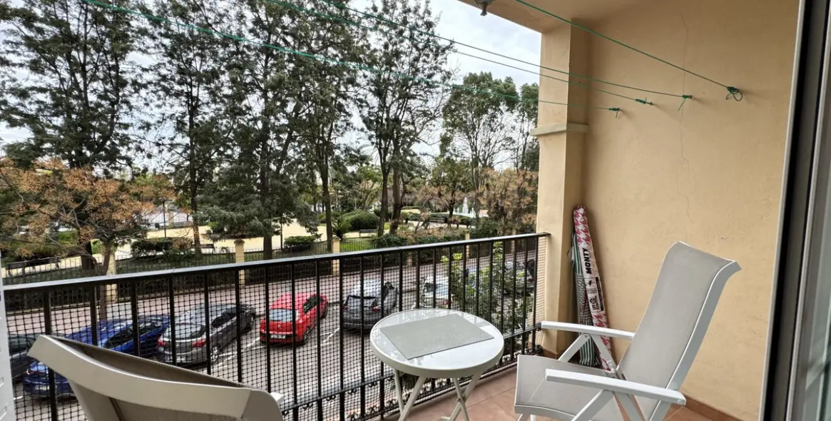 Продажа апартаментов на среднем этаже в Estepona 6