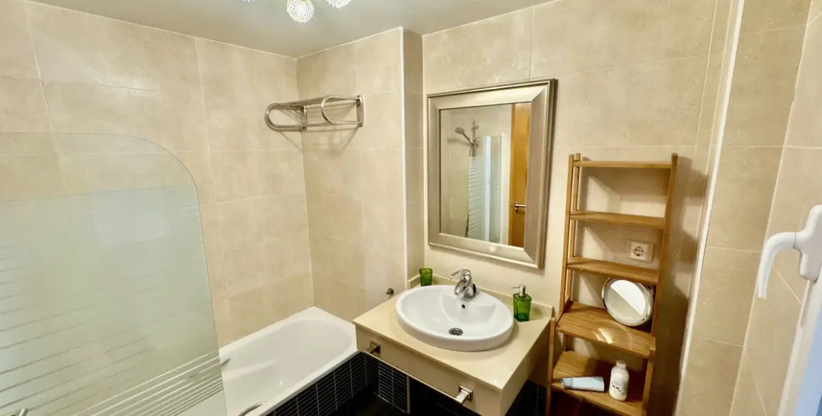 Продажа апартаментов на среднем этаже в Estepona 13