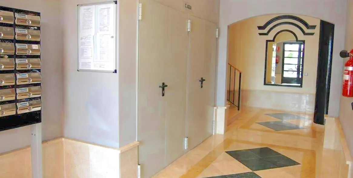 Продажа апартаментов на среднем этаже в Estepona 39