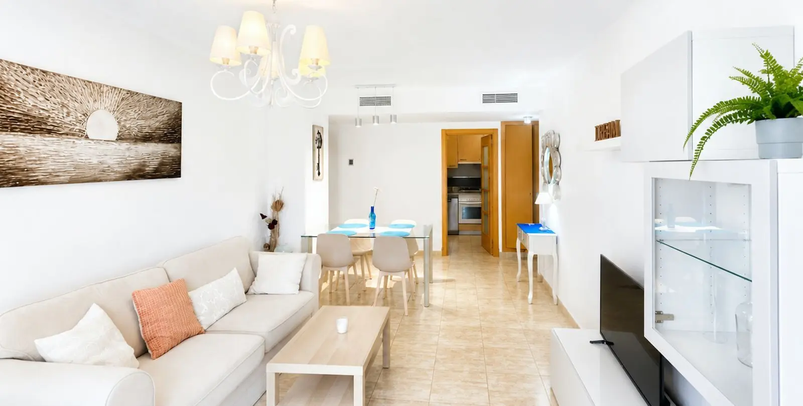 Sale of middle floor apartment in Estepona 3