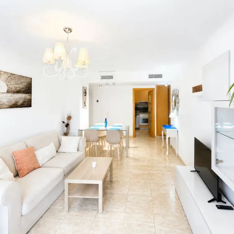 Sale of middle floor apartment in Estepona