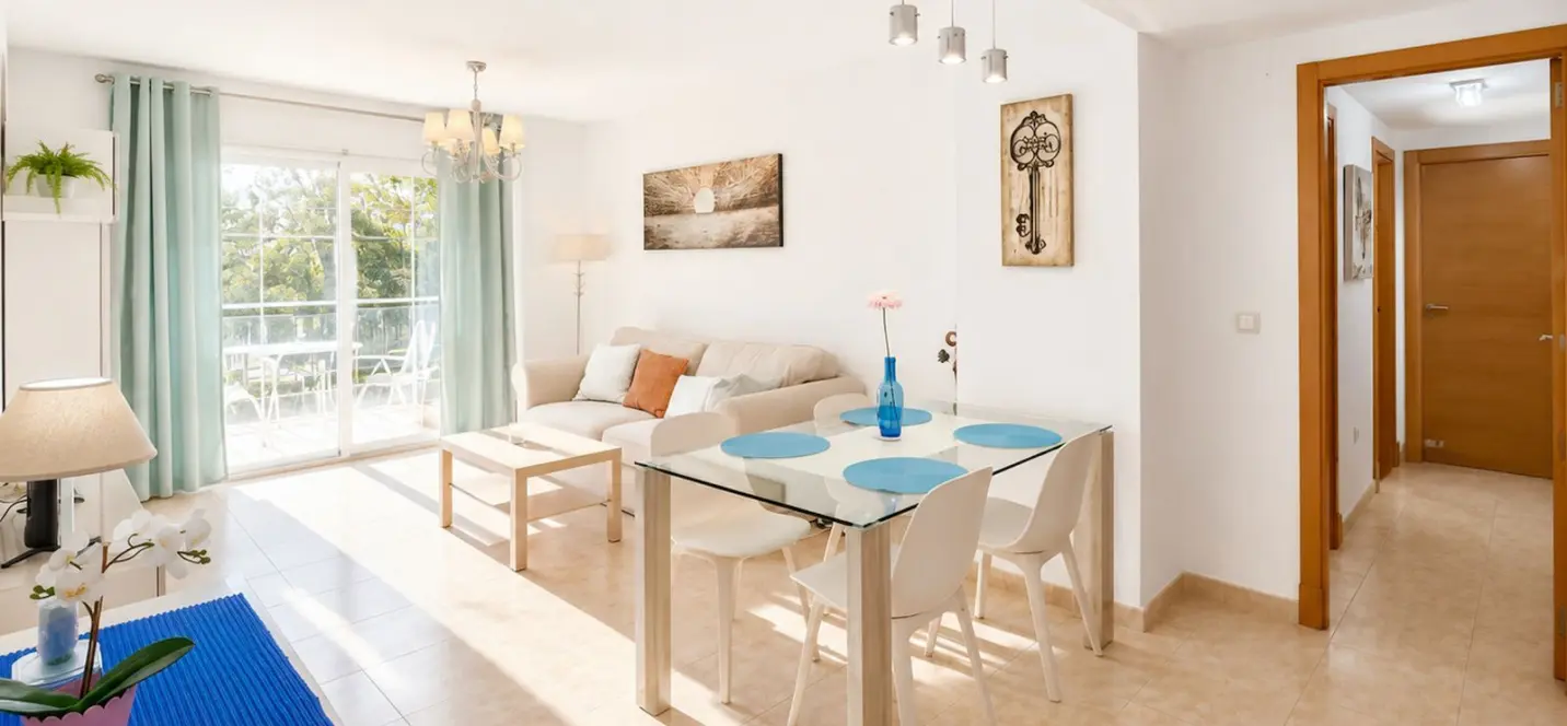 Sale of middle floor apartment in Estepona 3