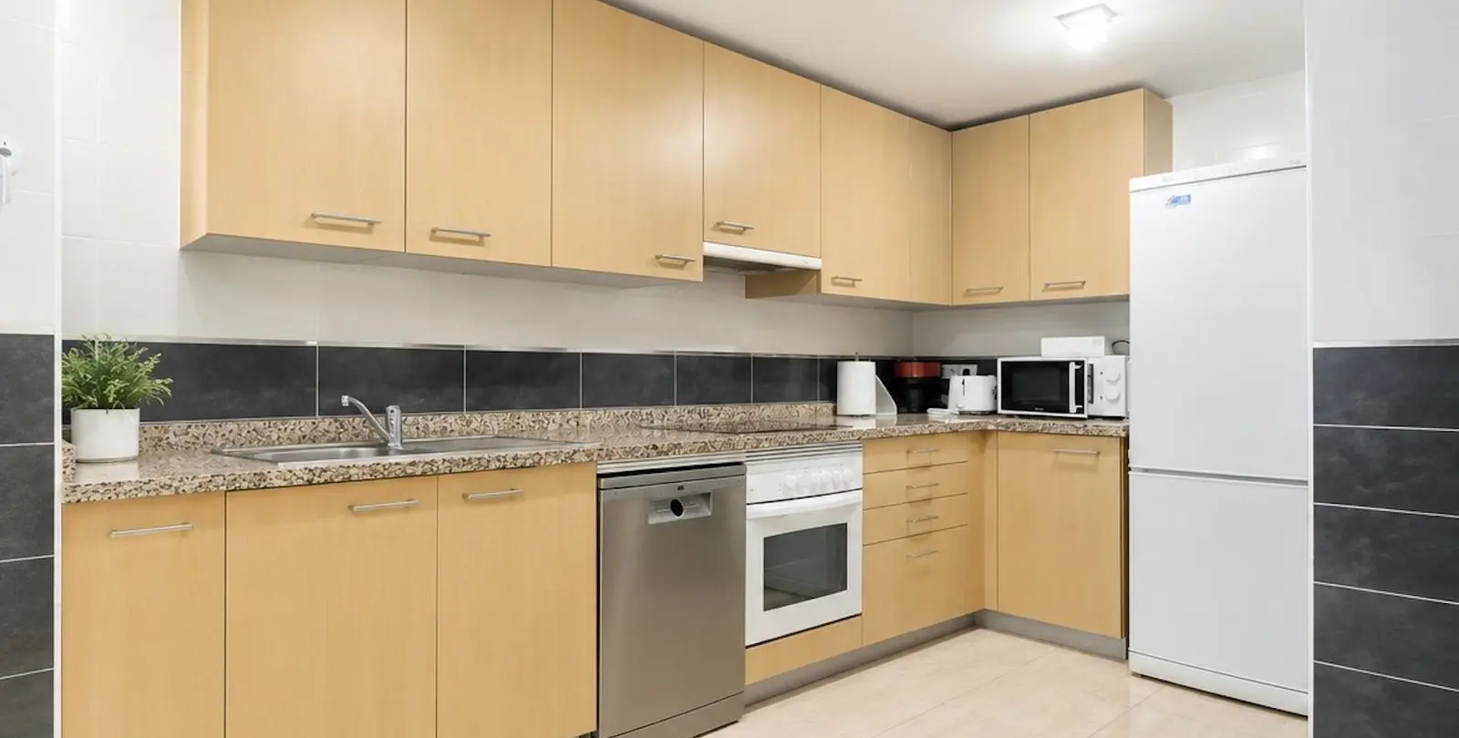 Sale of middle floor apartment in Estepona 5
