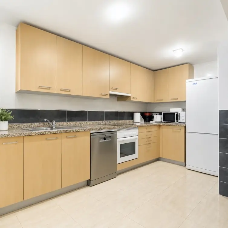 Sale of middle floor apartment in Estepona