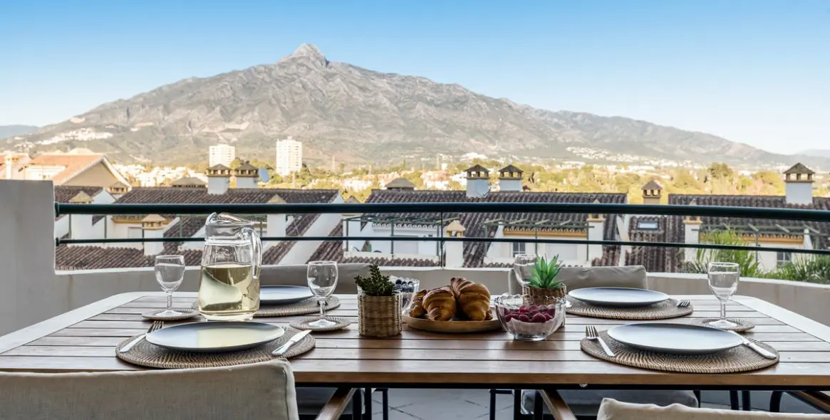 Sale of middle floor apartment in Nueva Andalucía 1