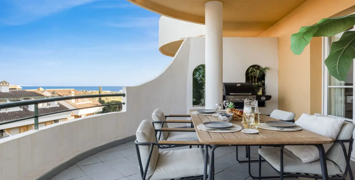 Sale of middle floor apartment in Nueva Andalucía 2